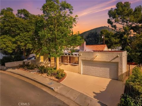 Photo of 3408 Troy, Los Angeles, CA 90068 (MLS # SR26029684)