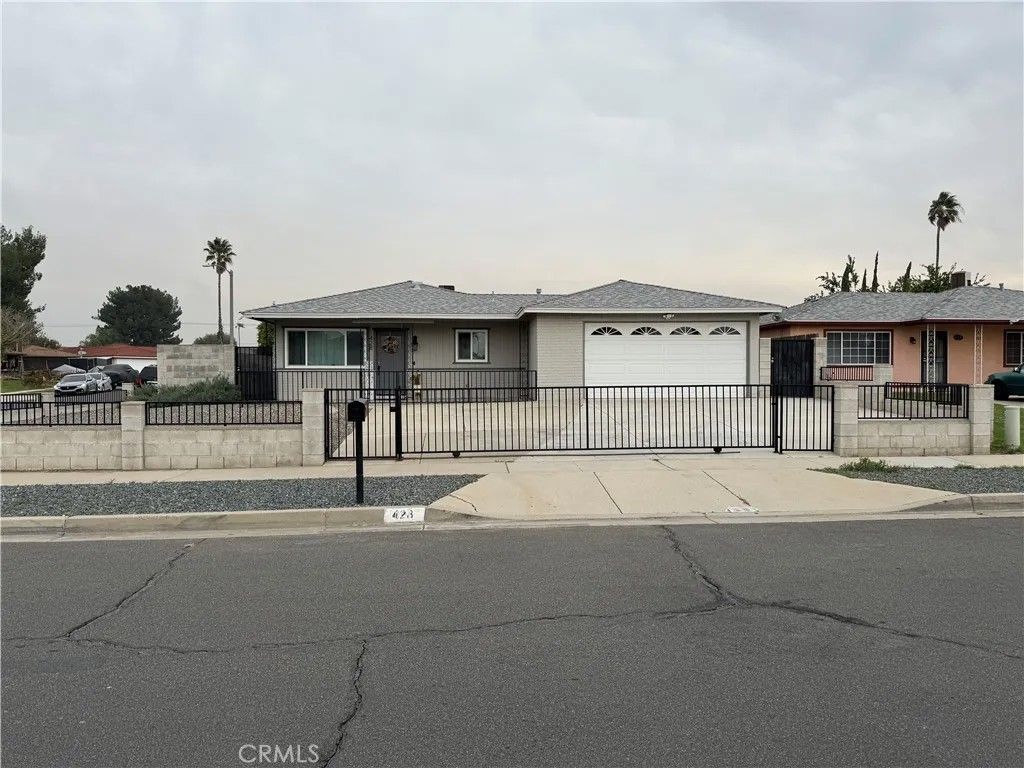 Photo of 428 E Montrose St, Rialto, CA 92376 (MLS # IV25280417)