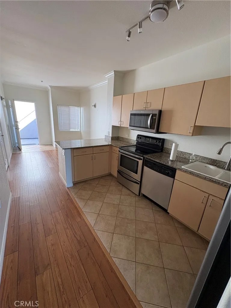 1643 6th Ave 412