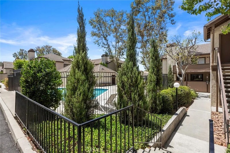 600 N Brea Boulevard 43