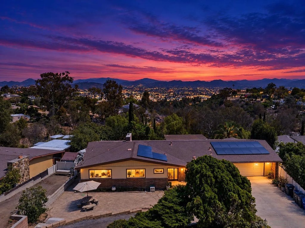 Photo of 777 Hacienda Dr, El Cajon, CA 92020 (MLS # 260022971)