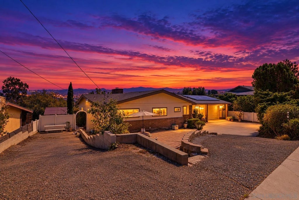 Photo of 777 Hacienda Dr, El Cajon, CA 92020 (MLS # 260022971)