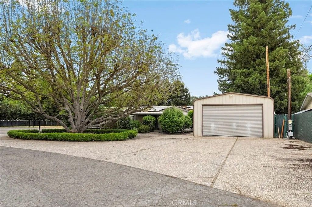 Photo of 30 Rash Ln, Chico, CA 95973 (MLS # SN26080780)