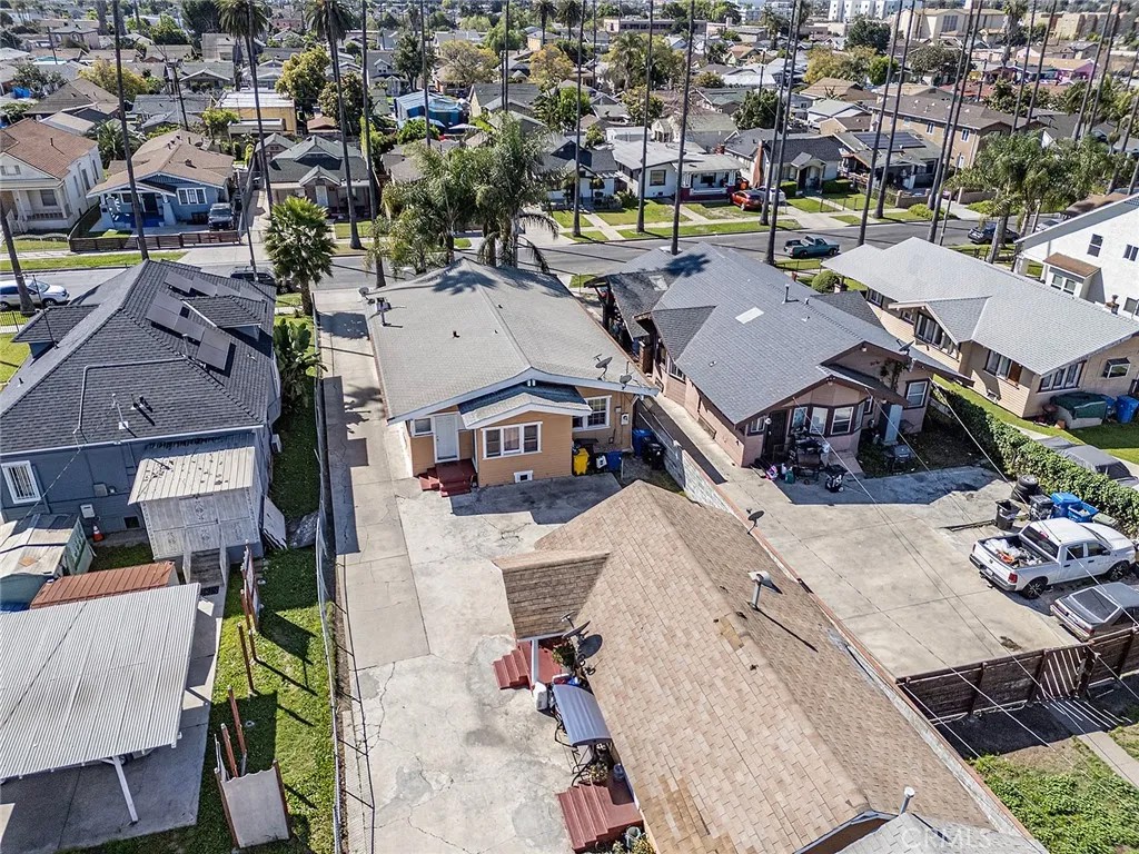 1565 W 51st