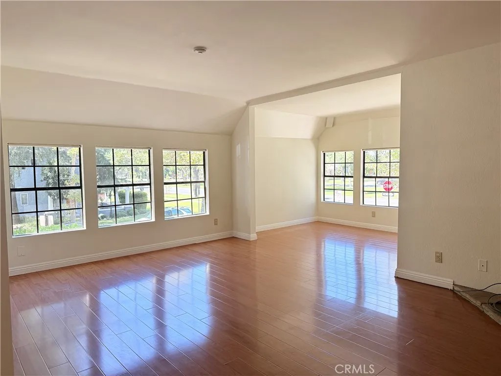 105 E Rosewood Court 5