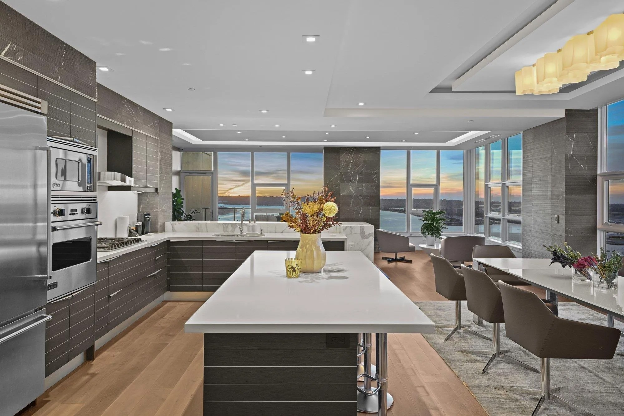 1325 Pacific Hwy 3503