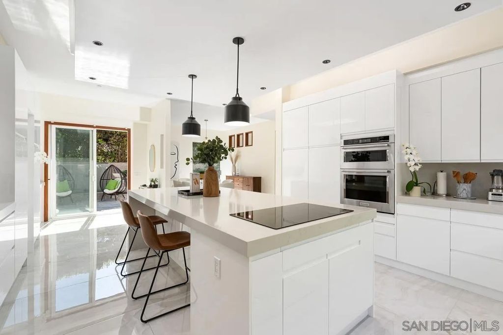 Photo of 7911 El Paseo Grande, La Jolla, CA 92037 (MLS # 260003747)