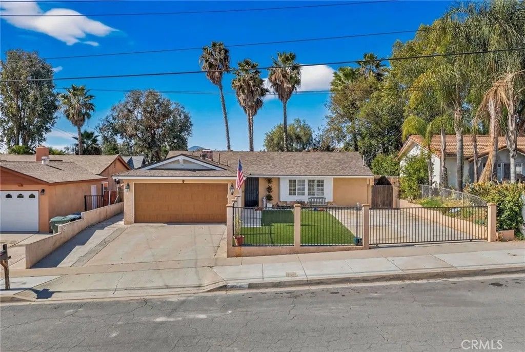 Photo of 1313 Taft Street, Escondido, CA 92026 (MLS # SW26029565)