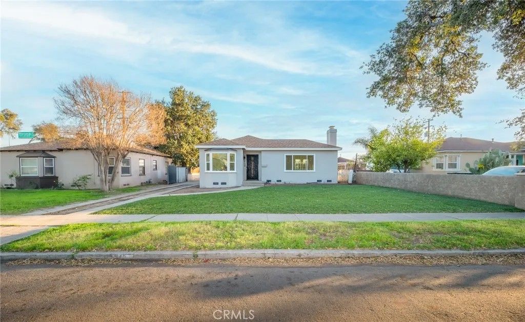 Photo of 915 W 23rd Street, San Bernardino, CA 92405 (MLS # CV26027433)