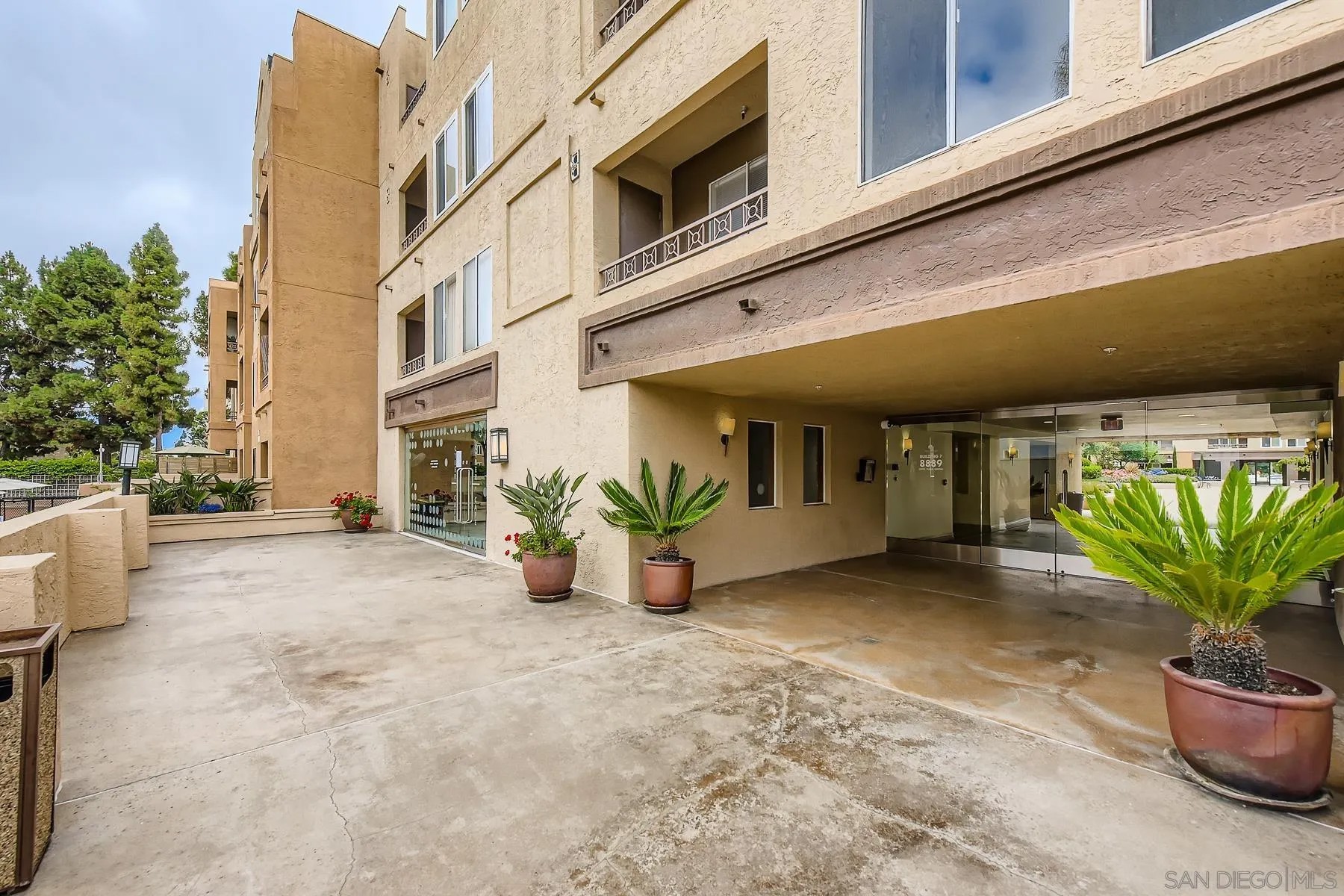 8889 Caminito Plaza Centro 7327