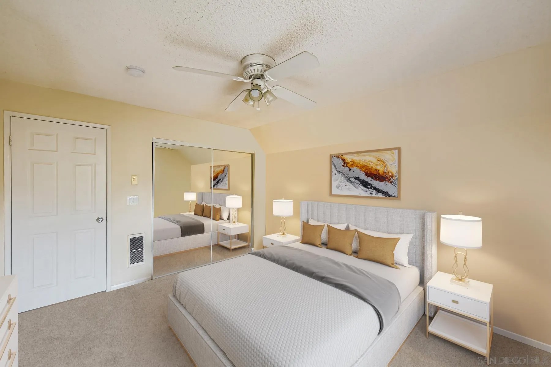 8889 Caminito Plaza Centro 7327