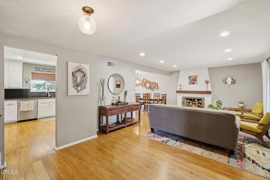 1467 Calle La Cumbre