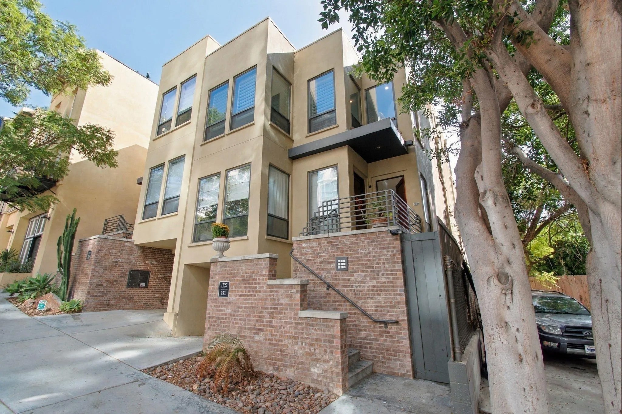 1527 9th Ave