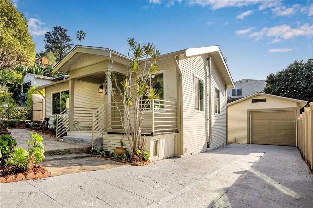 Photo of 1565 Parmer Ave, Echo Park, CA 90026 (MLS # LG26042389)