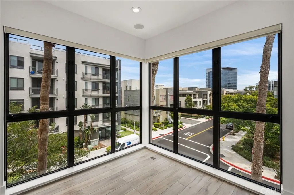 402 Rockefeller 315