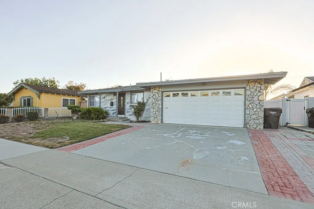 16561 Monroe