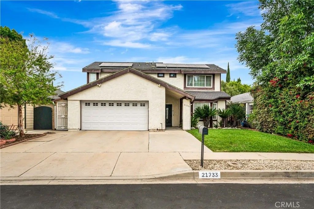 Photo of 21733 Vintage St, Chatsworth, CA 91311 (MLS # SR26068976)