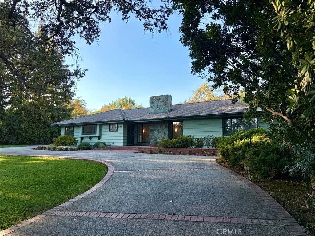 645 W Foothill Blvd
