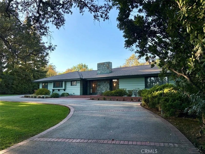 645 W Foothill Blvd