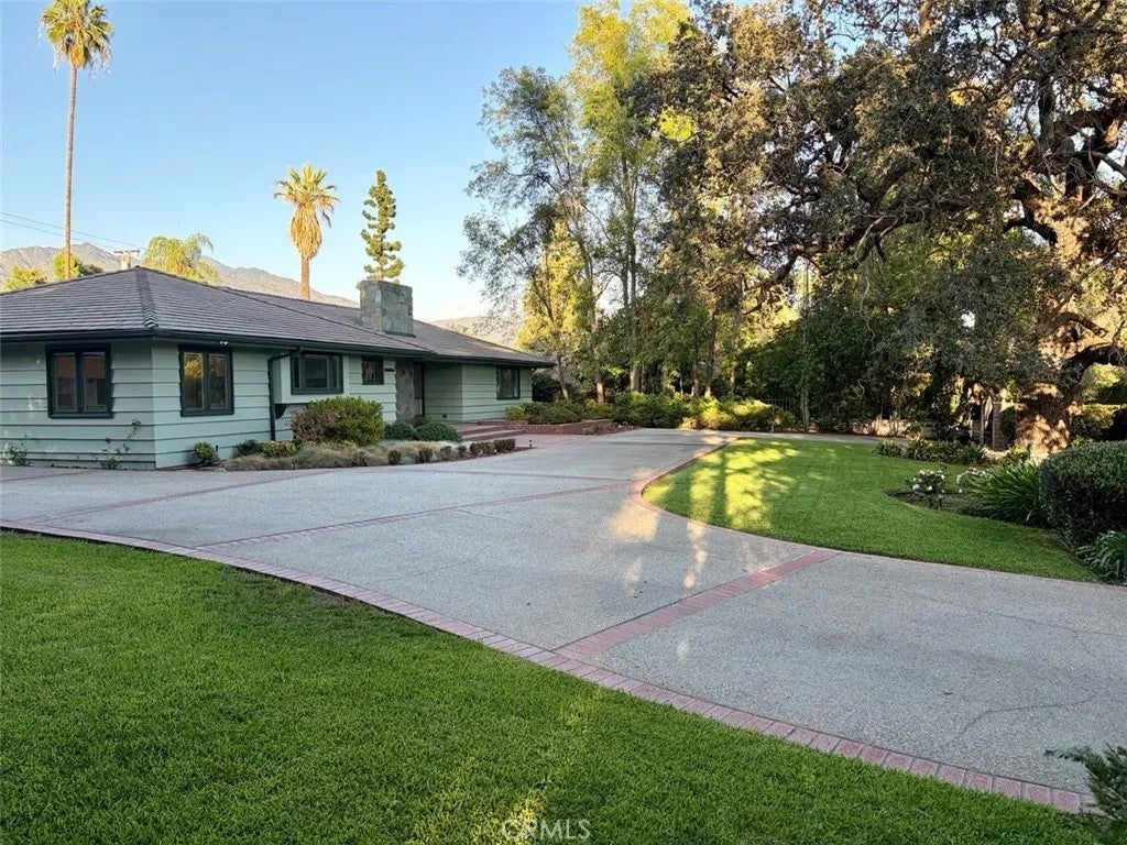 645 W Foothill Blvd