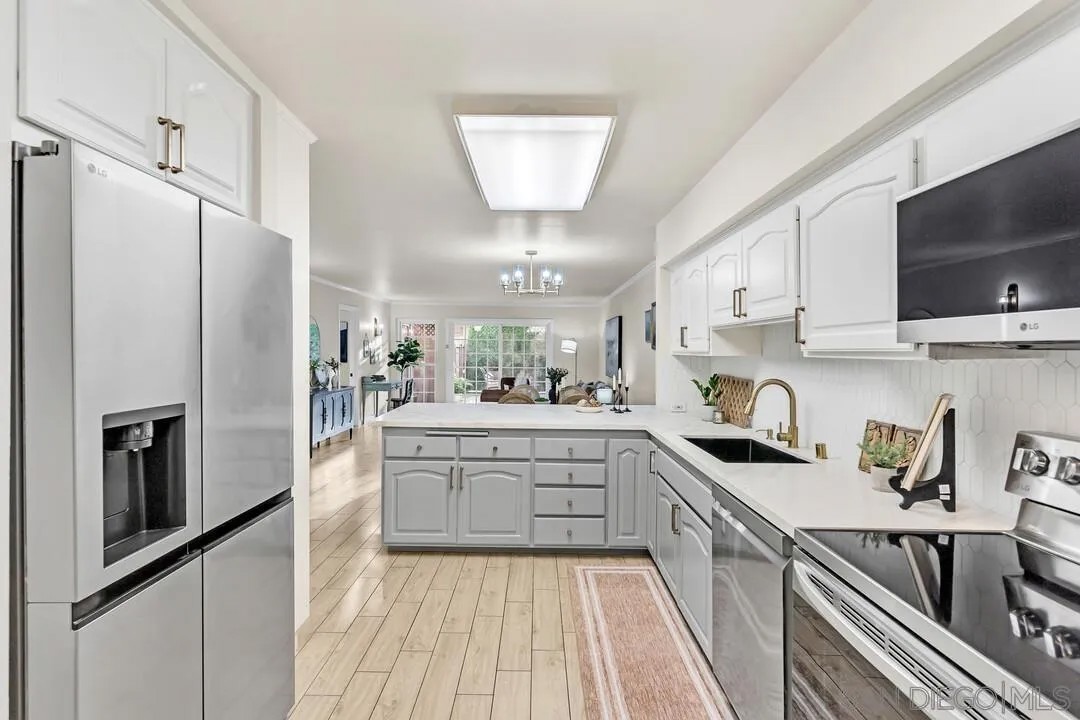 2600 Torrey Pines Rd B17