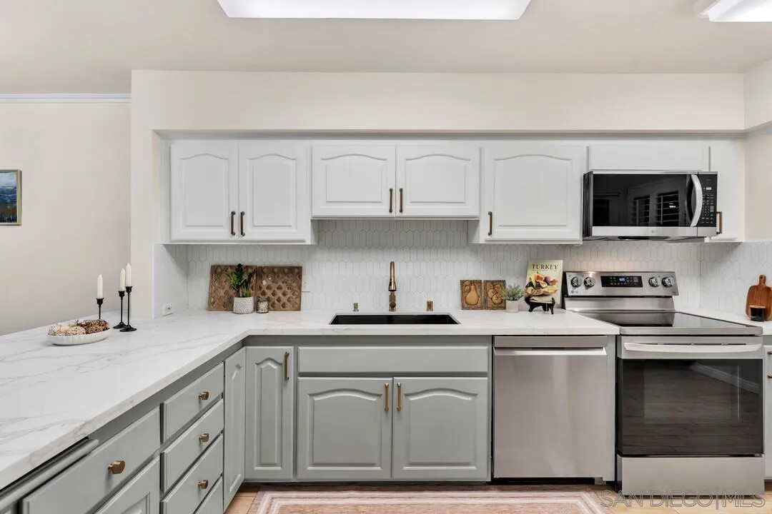 2600 Torrey Pines Rd B17