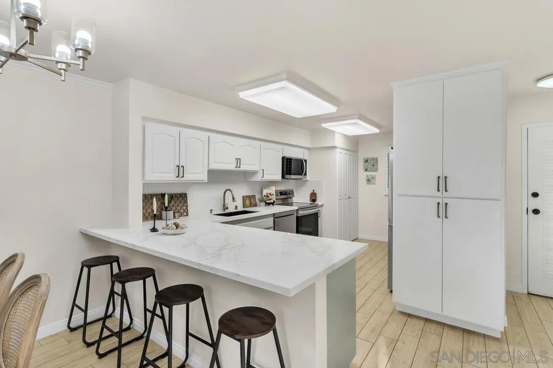 2600 Torrey Pines Rd B17