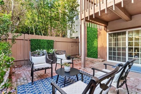 Photo of 2600 Torrey Pines Rd #B17, La Jolla, CA 92037 (MLS # 260005175)