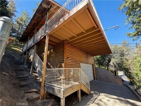 Photo of 120 Zermat Dr, Crestline, CA 92325 (MLS # IV26066288)