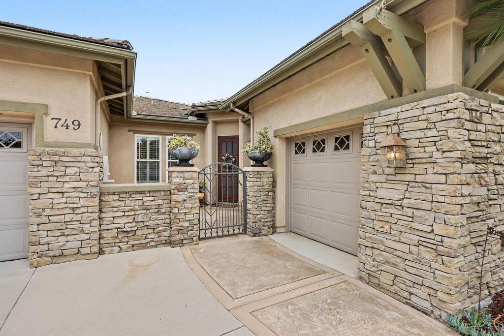 Photo of 749 Crooked Path Pl, Chula Vista, CA 91914 (MLS # 260015491)