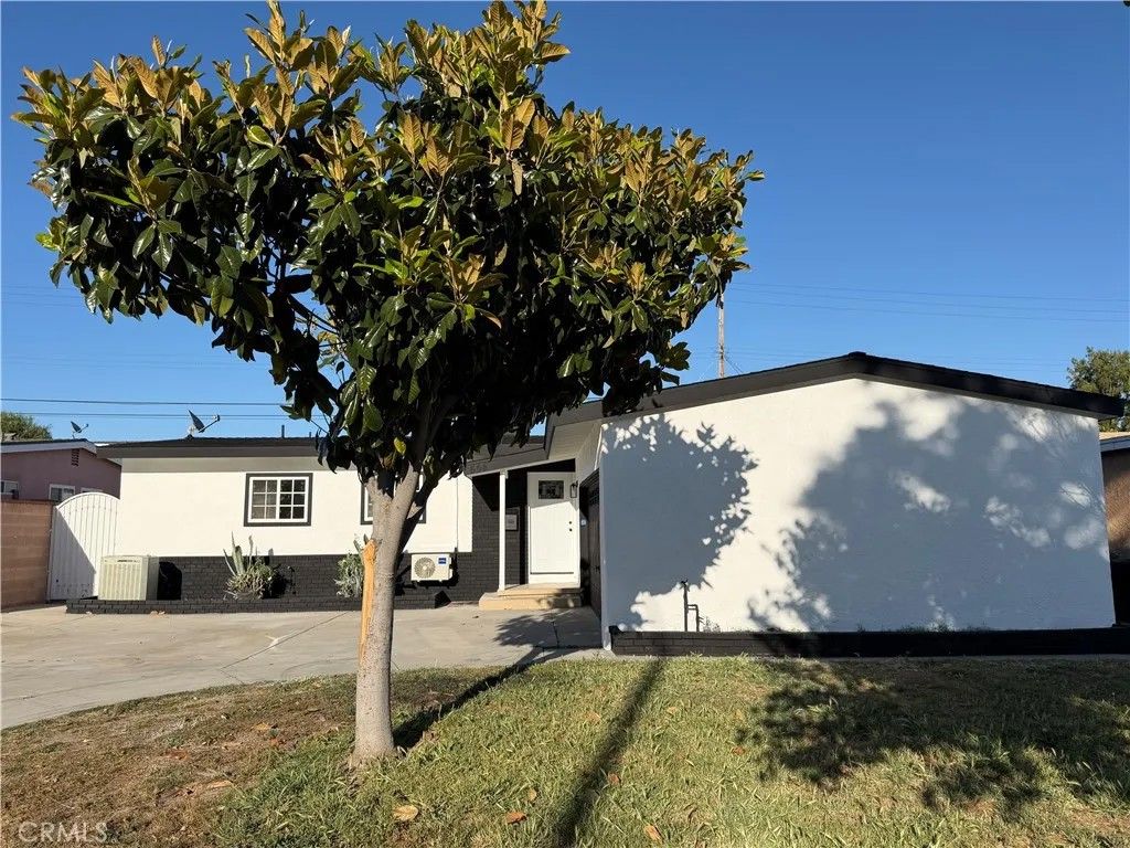 Photo of 554 S Elder St, Anaheim, CA 92805 (MLS # PW26085483)