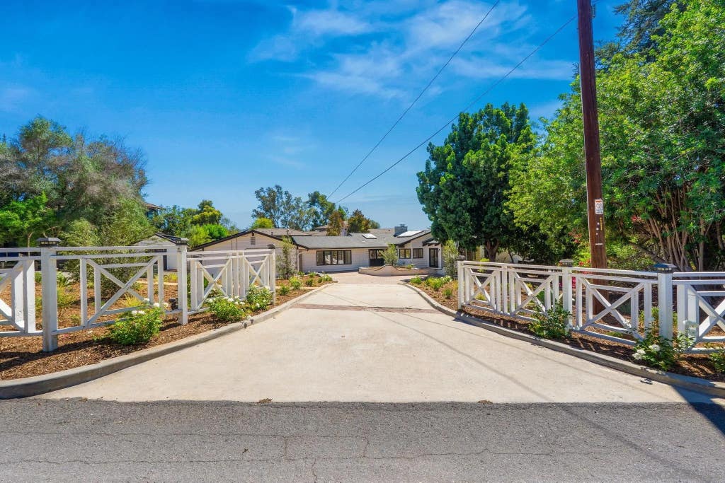 Photo of 13953 Sagewood DR, Poway, CA 92064 (MLS # 260017118)