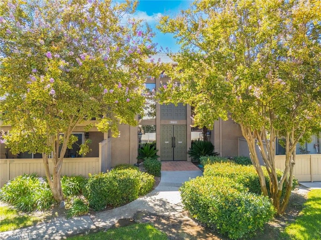 Photo of 28661 Via Las Flores, Murrieta, CA 92563 (MLS # SW25229783)