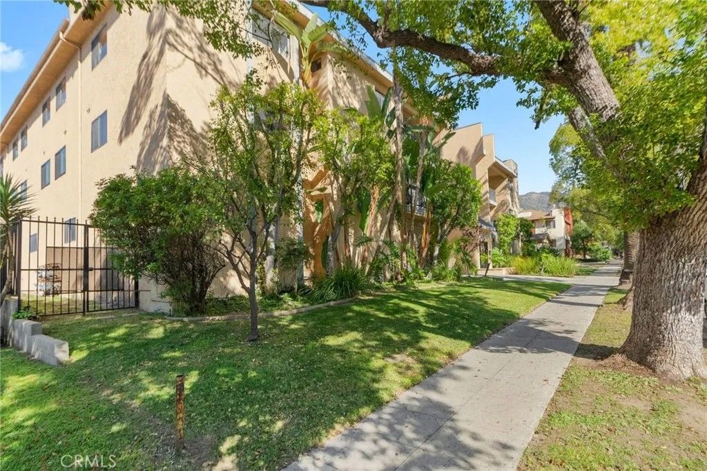 Photo of 1135 Allen Ave, Glendale, CA 91201 (MLS # PW26025635)