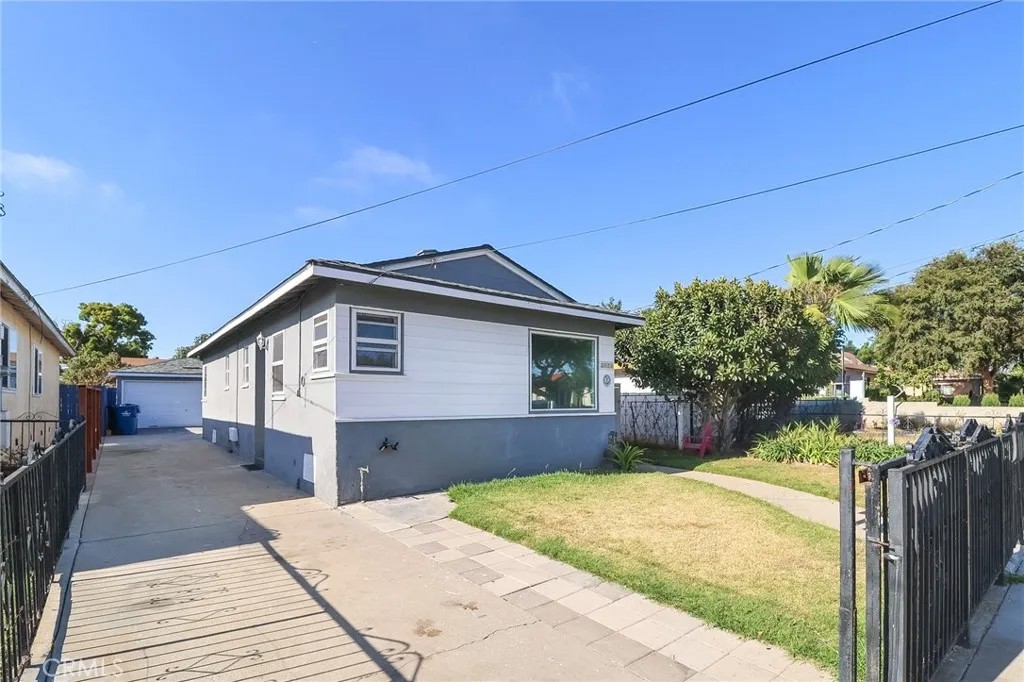 3625 W 106th