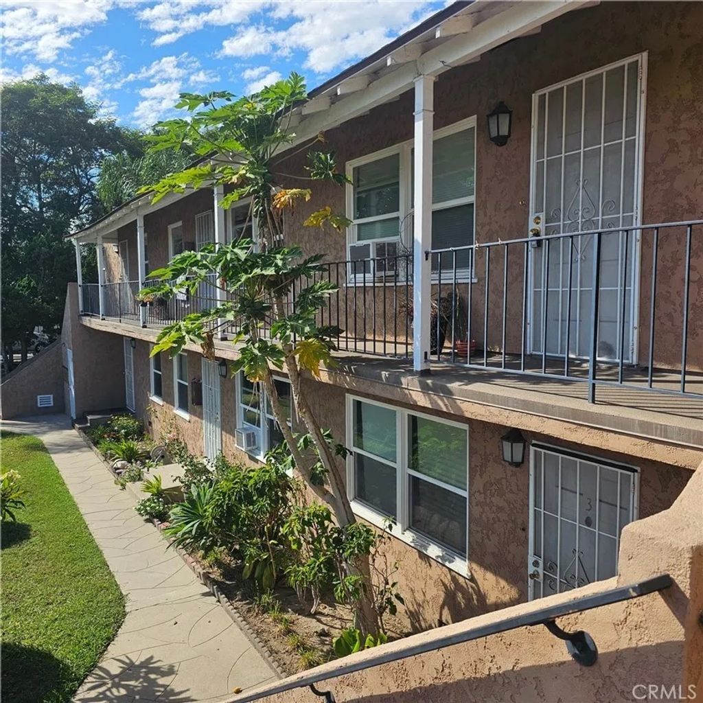 Photo of 2444 Pacific Ave, Long Beach, CA 90806 (MLS # PW26063703)