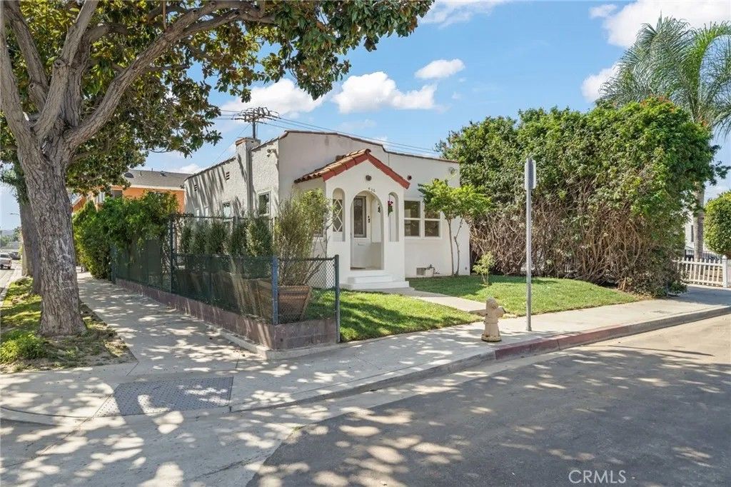 Photo of 496 E 53rd St, Long Beach, CA 90805 (MLS # PW26054125)