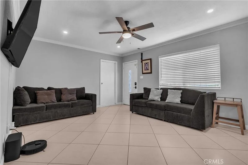 959 E El Morado Court