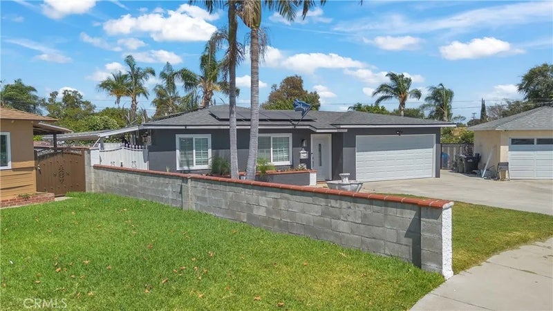 959 E El Morado Court
