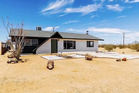 Photo of 5050 1st St, Joshua Tree, CA 92252 (MLS # IG25247352) Photo of 5050 1st St, Joshua Tree, CA 92252 (MLS # IG25247352)