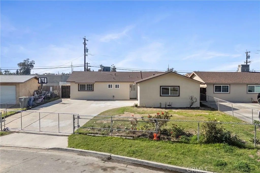 Photo of 5817 Gary Pl, Bakersfield, CA 93307 (MLS # NS26033776)