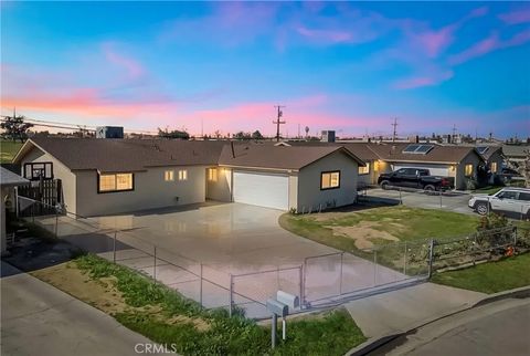 Photo of 5817 Gary Pl, Bakersfield, CA 93307 (MLS # NS26033776)
