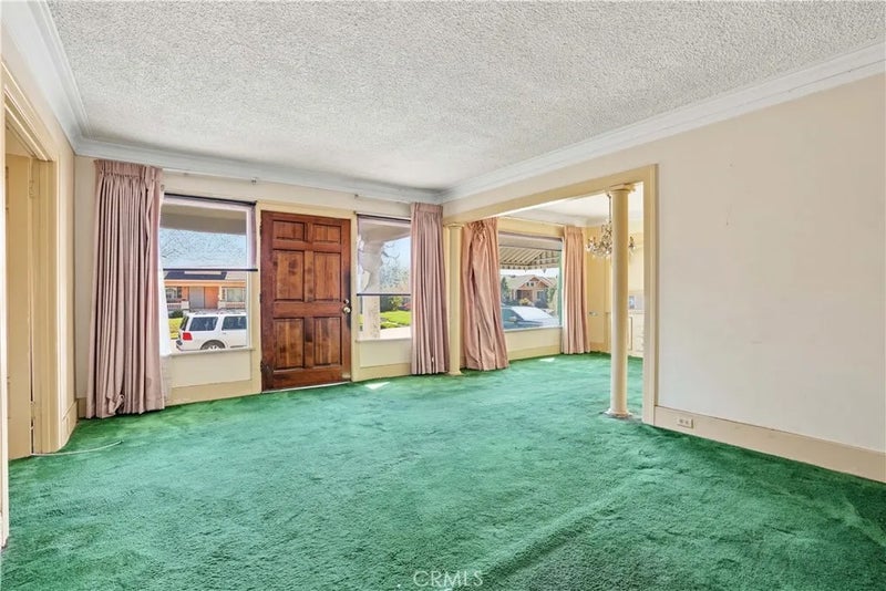 1023 W 73rd