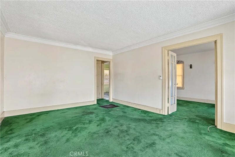 1023 W 73rd