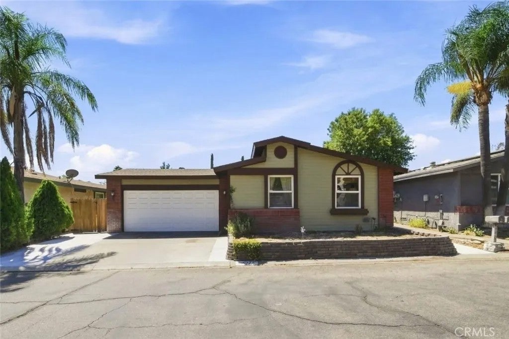 31977 Quartz Lane