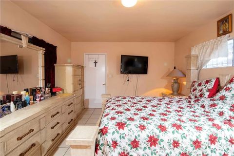 Tiny photo for 8130 Lullaby, Panorama City, CA 91402 (MLS # SR25274109)