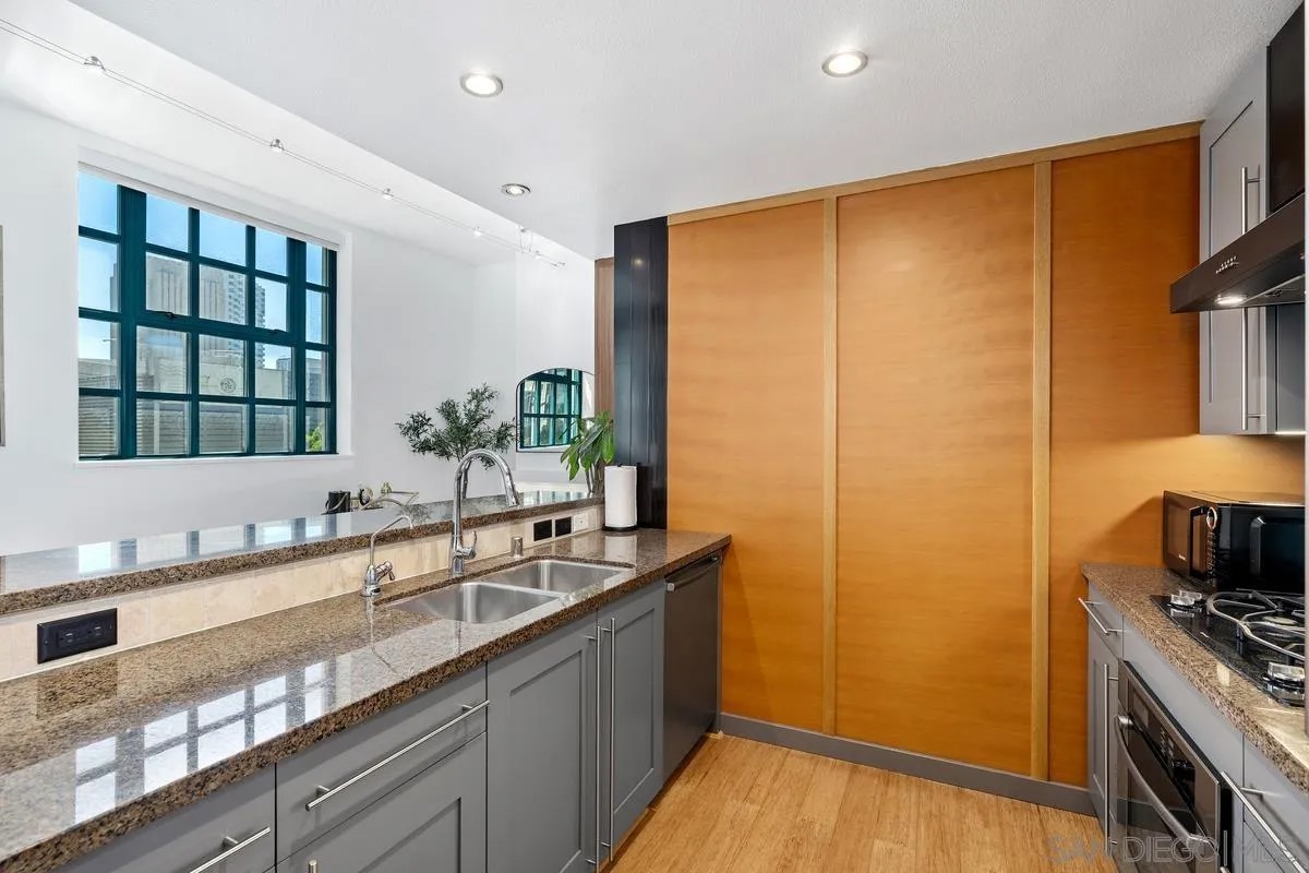700 W E Street 403