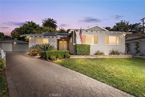 Photo of 13913 Sunset Dr, Whittier, CA 90602 (MLS # PW26050837)