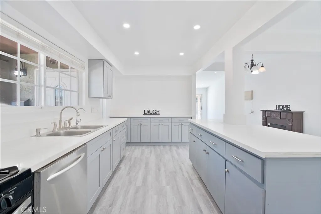 1039 W Avenue J14