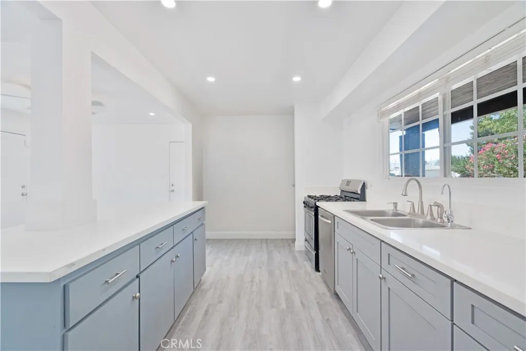 1039 W Avenue J14